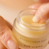 Beauty From Bees Eye Crème Lifestyle
