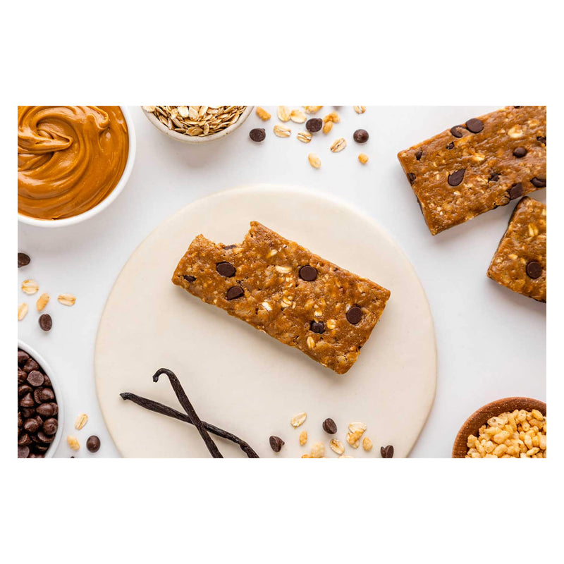 Go Macro MacroBar - Heartwarming Retreat, Oatmeal Chocolate Chip Lifestyle
